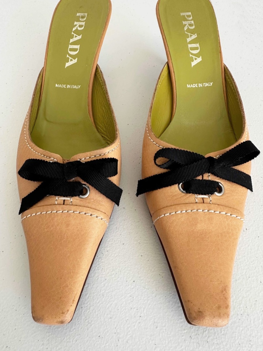 RARE Vintage Prada Eyelet Bow Mules Tan Leather Kitten Heels 39.5 Italy Y2K - Picture 3 of 13